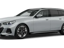 Grau Gebraucht 2024 BMW 540 Comfort Edition Kombi | 69.549 €