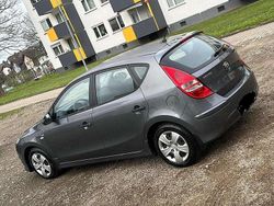 Grau Gebraucht 2010 Hyundai i30 Kombi | 3.200 € (Fairer Preis)
