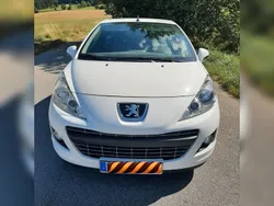 Weiß Gebraucht 2011 Peugeot 207 CC Roland Garros Cabrio | 6.499 € (Teuer)