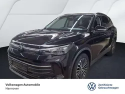 Deep black perleffekt Gebraucht 2024 VW Tiguan Life SUV | 32.390 € (Fairer Preis)