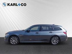 Grau Gebraucht 2022 BMW 330e Sport Line Kombi | 28.460 € (Guter Preis)