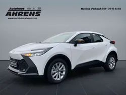 Schneeweiß Gebraucht 2024 Toyota C-HR Business Edition SUV | 31.390 € (Etwas zu teuer)