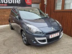 Grau Gebraucht 2011 Renault Scénic III Bose Edition Van / Kleinbus | 5.980 € (Guter Preis)