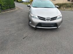 Braun Gebraucht 2014 Toyota Auris Executive Kombi | 8.900 € (Guter Preis)