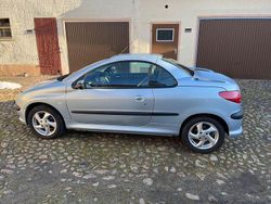 Silber Gebraucht 2001 Peugeot 206 CC Platinum Cabrio | 2.499 € (Etwas zu teuer)
