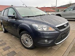 Grau Gebraucht 2009 Ford Focus Titanium Limousine | 1.490 € (Guter Preis)