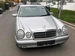 Silber Gebraucht 1995 Mercedes E200 Limousine | 4.100 €