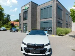 Grau Gebraucht 2024 BMW i5 M Sport Limousine | 59.990 € (Guter Preis)