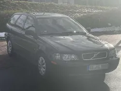 Schwarz Gebraucht 2003 Volvo V40 Standard Kombi | 750 € (Guter Preis)