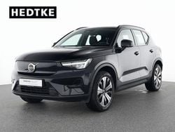 Black solid (stone) / solid Gebraucht 2022 Volvo XC40 Plus SUV | 28.490 € (Guter Preis)
