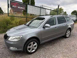 Grau Gebraucht 2013 Skoda Octavia Kombi | 5.490 € (Fairer Preis)