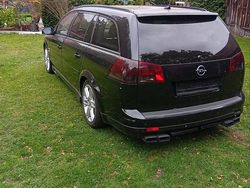 Schwarz Gebraucht 2005 Opel Vectra Kombi | 2.500 € (Etwas zu teuer)