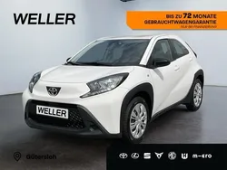 Weiss Gebraucht 2022 Toyota Aygo X-play Kleinwagen | 12.980 € (Fairer Preis)