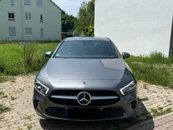 Grau Gebraucht 2019 Mercedes A200 Progressive Kleinwagen | 25.000 € (Teuer)