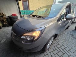 Grau Gebraucht 2010 Opel Meriva Van / Kleinbus | 2.499 € (Etwas zu teuer)