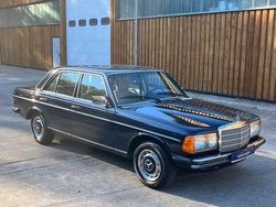Blau Gebraucht 1983 Mercedes 240 Limousine | 14.900 €