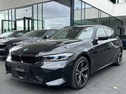 Black sapphire metallic Gebraucht 2024 BMW 320 M Sport Kombi | 42.780 € (Fairer Preis)
