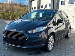 Blau Gebraucht 2015 Ford Fiesta Kleinwagen | 4.999 €