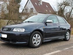 Blau Gebraucht 1999 Audi A3 Attraction Limousine | 900 € (Superpreis)