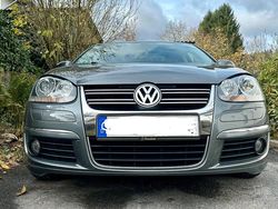 Grau Gebraucht 2006 VW Jetta Sportline Limousine | 2.600 € (Fairer Preis)