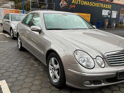 Silber Gebraucht 2005 Mercedes E200 Limousine | 12.000 €
