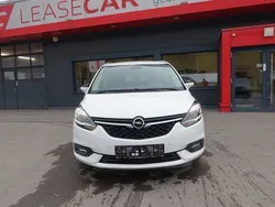 Weiß Gebraucht 2018 Opel Zafira Tourer Edition Van / Kleinbus | 7.500 € (Etwas zu teuer)