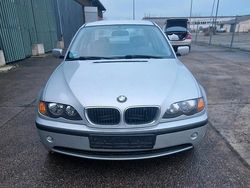 Silber Gebraucht 2001 BMW 318 Limousine | 1.900 €
