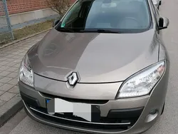 Gold Gebraucht 2010 Renault Mégane III Luxe Limousine | 4.100 € (Fairer Preis)