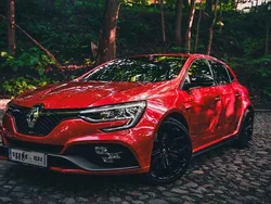 Rot Gebraucht 2023 Renault Mégane IV R.S. Limousine | 35.355 € (Fairer Preis)