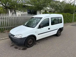 Weiß Gebraucht 2005 Opel Combo Comfort Van / Kleinbus | 1.299 € (Fairer Preis)