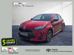 Emotional red 2 Gebraucht 2023 Toyota Yaris Team Limousine | 17.990 € (Fairer Preis)