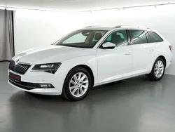 Weiß Gebraucht 2017 Skoda Superb Business Line Kombi | 15.700 € (Guter Preis)