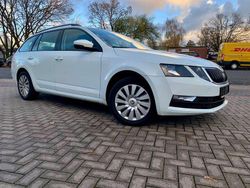 Weiß Gebraucht 2017 Skoda Octavia Ambition Kombi | 6.999 € (Etwas zu teuer)
