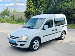 Weiß Gebraucht 2005 Opel Combo Edition Van / Kleinbus | 3.499 € (Etwas zu teuer)