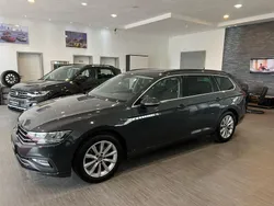 Grau Gebraucht 2020 VW Passat Kombi | 17.485 € (Guter Preis)