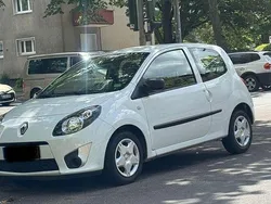 Weiß Gebraucht 2011 Renault Twingo Authentique Kleinwagen | 5.000 € (Etwas zu teuer)