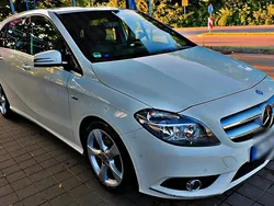 Weiß Gebraucht 2012 Mercedes B180 Van / Kleinbus | 8.300 € (Fairer Preis)