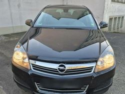 Schwarz Gebraucht 2010 Opel Astra Kombi | 1.600 € (Fairer Preis)