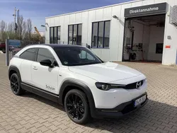 Arctic white Gebraucht 2023 Mazda MX30 Touring SUV | 22.840 € (Teuer)