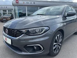 Grau Gebraucht 2017 Fiat Tipo Lounge Limousine | 10.500 € (Teuer)