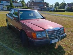 Rot Gebraucht 1991 Mercedes E200 Limousine | 4.300 €