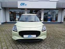 Cool yellow metallic Gebraucht 2024 Suzuki Swift Comfort+ Limousine | 19.990 € (Etwas zu teuer)