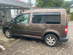 Braun Gebraucht 2011 VW Caddy Van / Kleinbus | 9.000 €