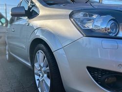 Silber Gebraucht 2010 Opel Zafira Sport Van / Kleinbus | 5.499 €