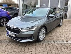 Grau Gebraucht 2024 Skoda Superb Kombi | 43.980 € (Fairer Preis)