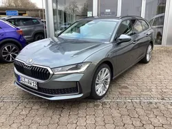 Grau Gebraucht 2024 Skoda Superb Kombi | 45.890 € (Guter Preis)
