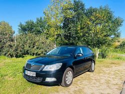 Schwarz Gebraucht 2011 Skoda Octavia Ambition Kombi | 4.199 € (Fairer Preis)