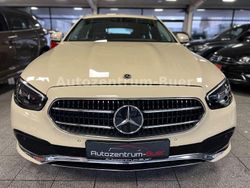Hellelfenbein Gebraucht 2023 Mercedes E200 Kombi | 25.990 € (Fairer Preis)