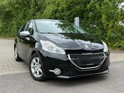 Schwarz Gebraucht 2015 Peugeot 208 Style Kleinwagen | 4.999 € (Guter Preis)