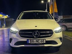 Weiß Gebraucht 2021 Mercedes B180 Van / Kleinbus | 20.399 € (Guter Preis)